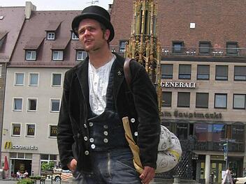 Ein Handwerksgeselle auf der Walz, hier in Nürnberg fotografiert. Foto: Manfred Welker