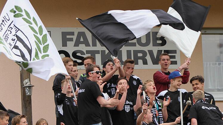 Die Fans des Fanclubs Ostkurve werden "ihren" FC Sand auch in Erlangen lautstark unterstützen.