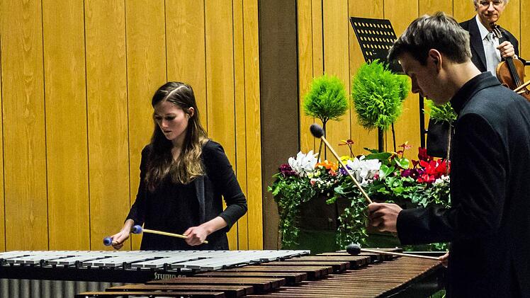 Reichlich Applaus verdiente sich der Musizierkreis Neustadt unter Leitung von Norbert Luche bei seinem Neujahrskonzert.Foto: Jochen Berger