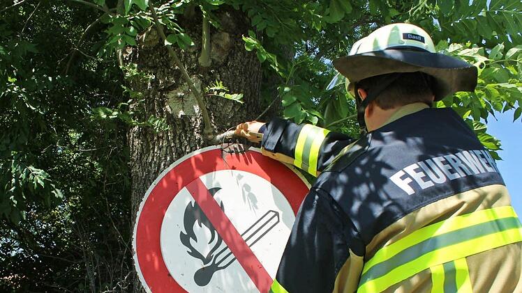 Der Hochsommer in Franken bringt nicht nur Gutes mit sich. Der deutsche Wetterdienst warnt vor erhöhter Waldbrandgefahr. Symbolbild: Markus Roider/Archiv