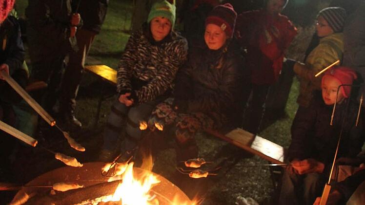 Lagerfeuer vor der alten Villa. Foto: Sonja Adam