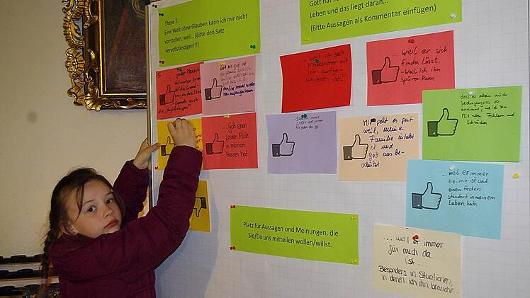 Lea war "online mit Gott" in der Spitalkirche.  Foto: Heike Schülein