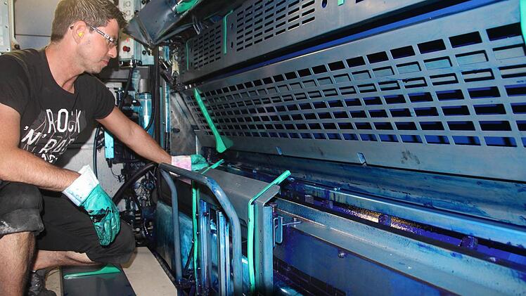 Auch die Druckfarbe muss regelmäßig kontrolliert werden. Foto: Daniel Ruppert