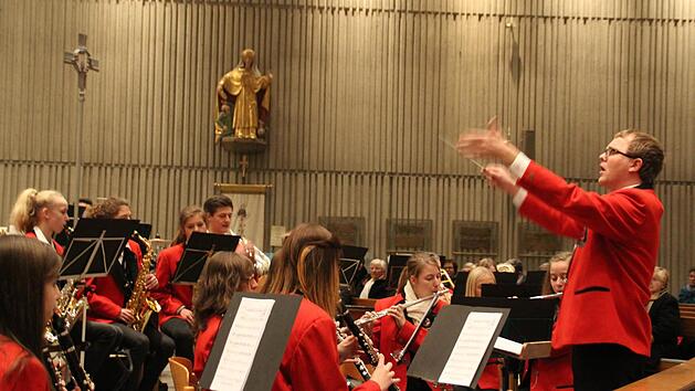 Nicht nur die Jugendfeuerwehrkapelle Garitz begeisterte in der Garitzer St. Elisabeth Kirche. Foto: Werner Vogel