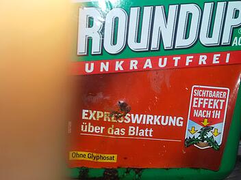 Der Unkrautvernichter "Roundup" ist eine von inzwischen mehreren umweltfreundlichen Alternativen zum umstrittenen Glyphosat. Foto: Peter Witton