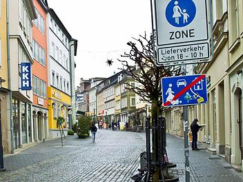 Sollen im Steinweg künftig wieder Autos fahren dürfen? Diese Fragae führt derzeit zu heftigen Diskussionen in Coburg.Foto. Archiv/Jochen Berger