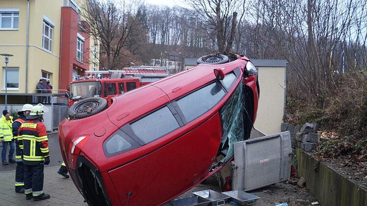 Beim Unfall 2016 stürzte ein Auto in den Hof. Foto: privat