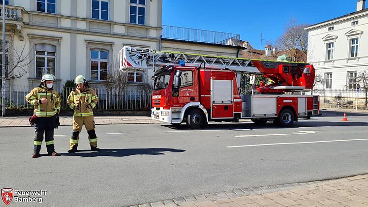 Bamberg: Schwarze Rauchsäule über dem Hain-Gebiet - Polizei ermittelt
