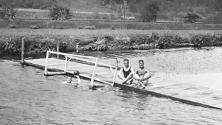 Vor exakt 100 Jahren wurden die Schwimmvereine in Kulmbach gegr&uuml;ndet: Damals badete man im Wei&szlig;en Main. Im August 1922 wurde der Main auf vier Meter Tiefe ausgebaggert. Sp&auml;ter gab es sogar Sprungbretter - und einen Drei-Meter-Sprungturm im Main. D...