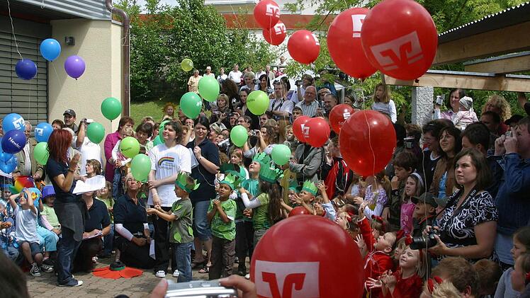 Müssen manche Familien wegen höherer Kindergartengebühren zu Banken, die bisher eigentlich mehr für Luftballons zuständig waren? Eine kontroverse Diskussion gab es dazu im Eberner Stadtrat.Foto: FT-Archiv
