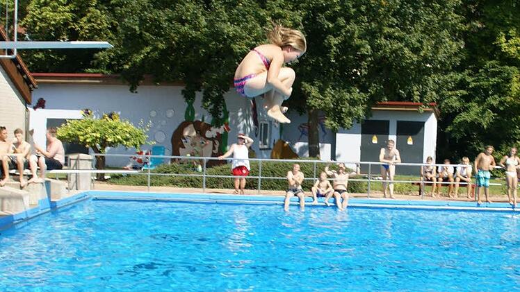 Eines der wenigen Mädchen, das an den Start ging, mit klassischer Haltung.