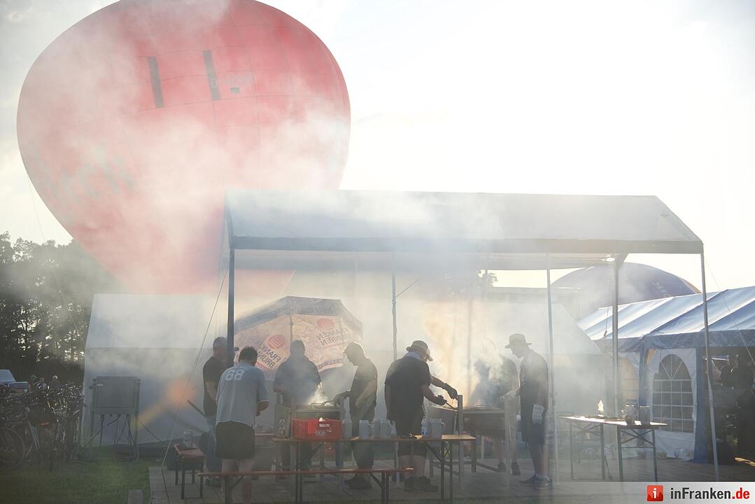 Jubiläumsausgabe: Zum 20. Mal hat die Raiffeisenbank Seebachgrund zu ihrem Ballonmeeting nach Hannberg eingeladen. Mehr als 2000 Menschen waren gekommen.