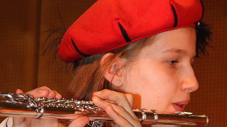 Als Solistin begeisterte Anna-Maria Geßner  mit ihrer  Querflöte. Foto: Dieter Britz