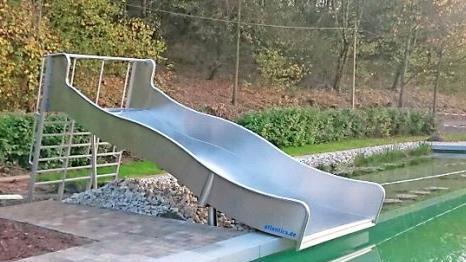 P&uuml;nktlich zur Mitgliederversammlung des F&ouml;rdervereins Freibad Freizeitanlage Autenhausen traf die Breitwellenrutsche ein. Foto: Bettina Knauth