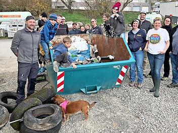 Der Verein &bdquo;F&uuml;r B&uuml;rger und Umwelt&ldquo; aus Ma&szlig;bach hat viel M&uuml;ll gefunden.