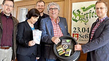 Bier zu brauen ist eine schöne fränkische Tradition, die Touristen künftig stärker nahegebracht werden sollte, finden (von links): Stefan Hinterleitner, Yvonne Sütterlin, Martin Mittag, Christof Pilarcyk und Tobias Gruber. Foto: Rainer Lutz