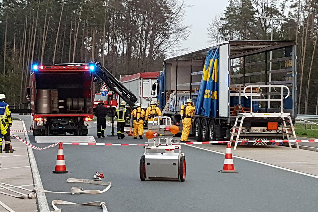 Gefahrgutaustritt auf Parkplatz an A6