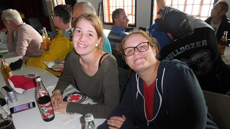 Marie Hack und Nicole Jurasch beim verdienten Abschlussessen