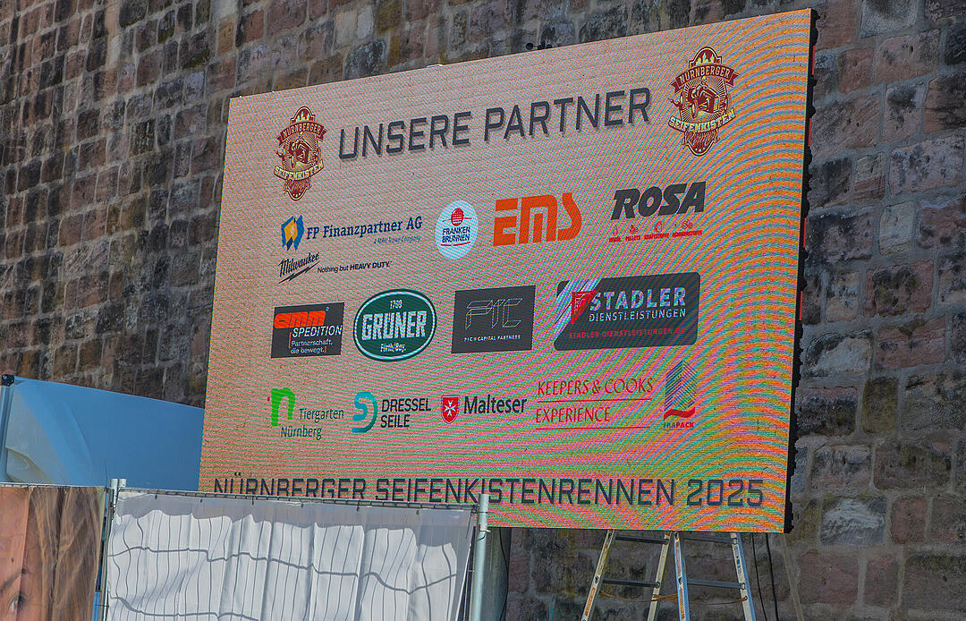 Viele verschiedene Seifenkisten waren am Start.