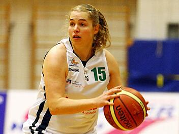 Die R&uuml;ckkehrerin Kathrin Gut steht im Aufgebot der DJK Brose Bamberg f&uuml;r das Play-off-Spiel in W&uuml;rzburg. K&auml;me es zu Finalspielen gegen ihren Ex-Klub Keltern um die Meisterschaft in der 2. Liga S&uuml;d, w&auml;re die Bambergerin nicht spielberechtigt. Foto: sportpress