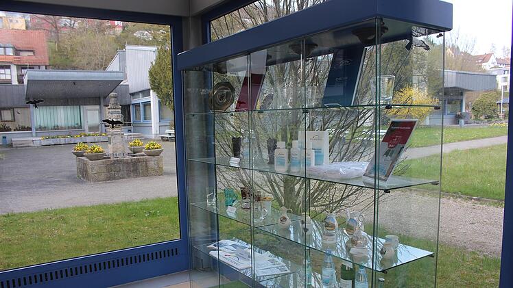 In einer Vitrine kann sich der Gast überlegen, welche Produkte er kaufen möchte. Foto: Julia Raab