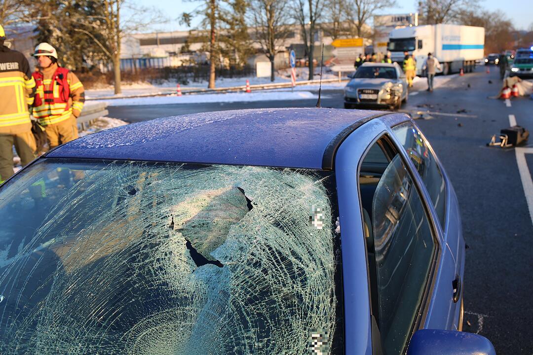 Tödlicher Unfall auf B303, Fußgängerin bei Himmelkron überfahren