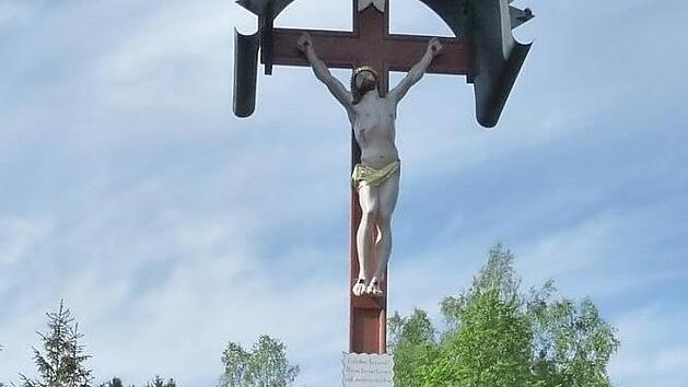 Das Kleinod "Kreuz am Rollenberg mit Fels" gilt vielen als Oase der Ruhe.  Foto: Karl-Heinz Hofmann