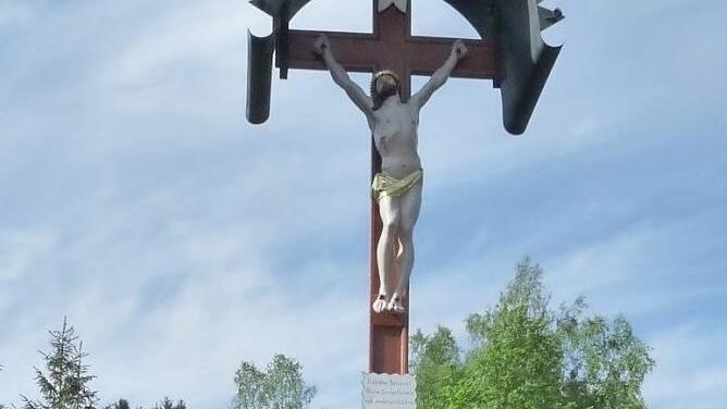 Das Kleinod "Kreuz am Rollenberg mit Fels" gilt vielen als Oase der Ruhe.  Foto: Karl-Heinz Hofmann