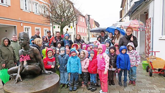 Trotz des schlechten Wetters haben die Kinder viel Spaß bei der Osteraktion gehabt.