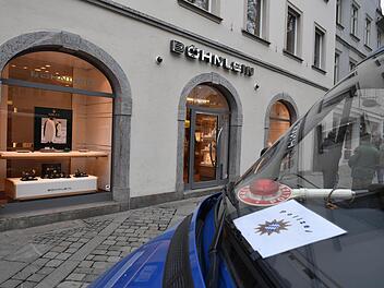 Nach dem bewaffneten Raub&uuml;berfall am vergangenen Freitag auf einen Juwelier in Bamberg haben die Ermittler nun Fragen zu einem m&ouml;glichen T&auml;terfahrzeug und bitten um Zeugenhinweise. Foto: Ronald Rinklef