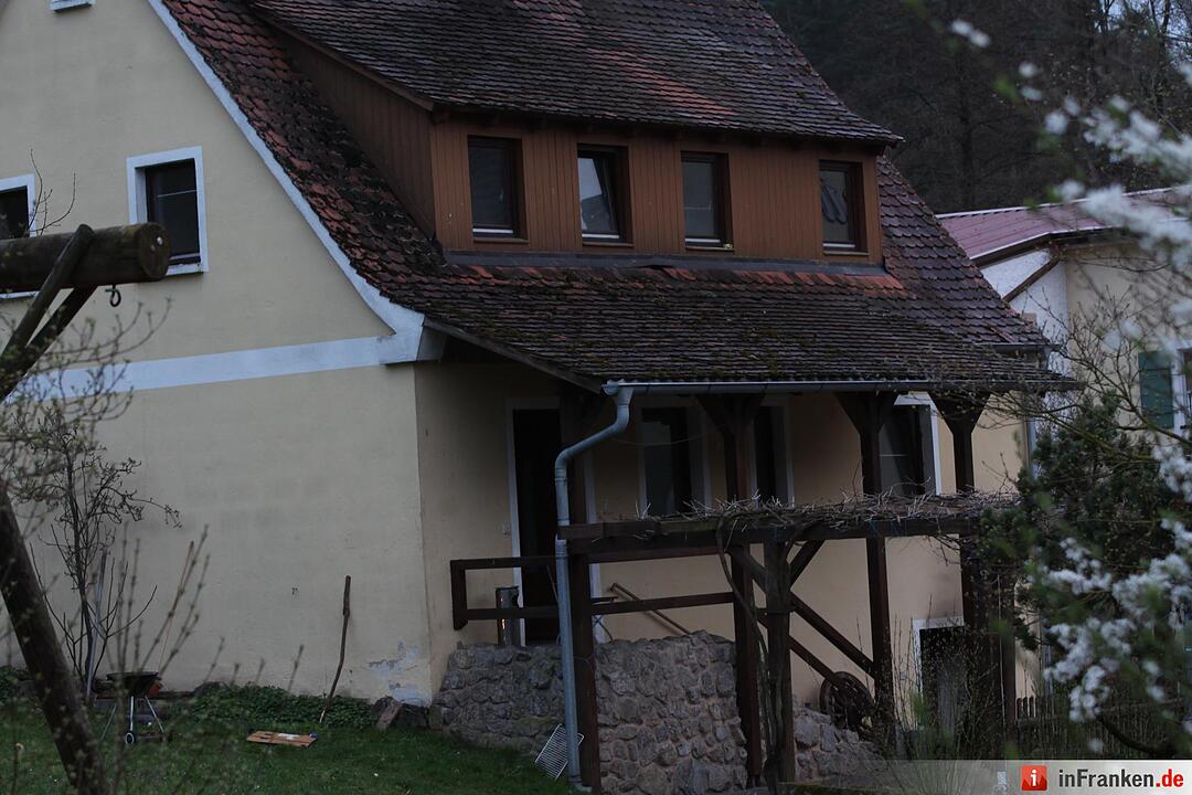 Kreis Ansbach: 41-Jähriger mit Stichverletzung aufgefunden – Kripo ermittelt