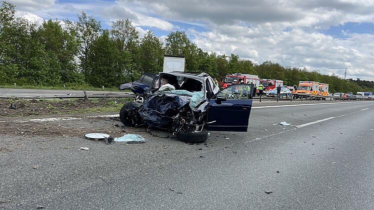 Lastwagen verursacht schweren Unfall auf A6 bei Ansbach