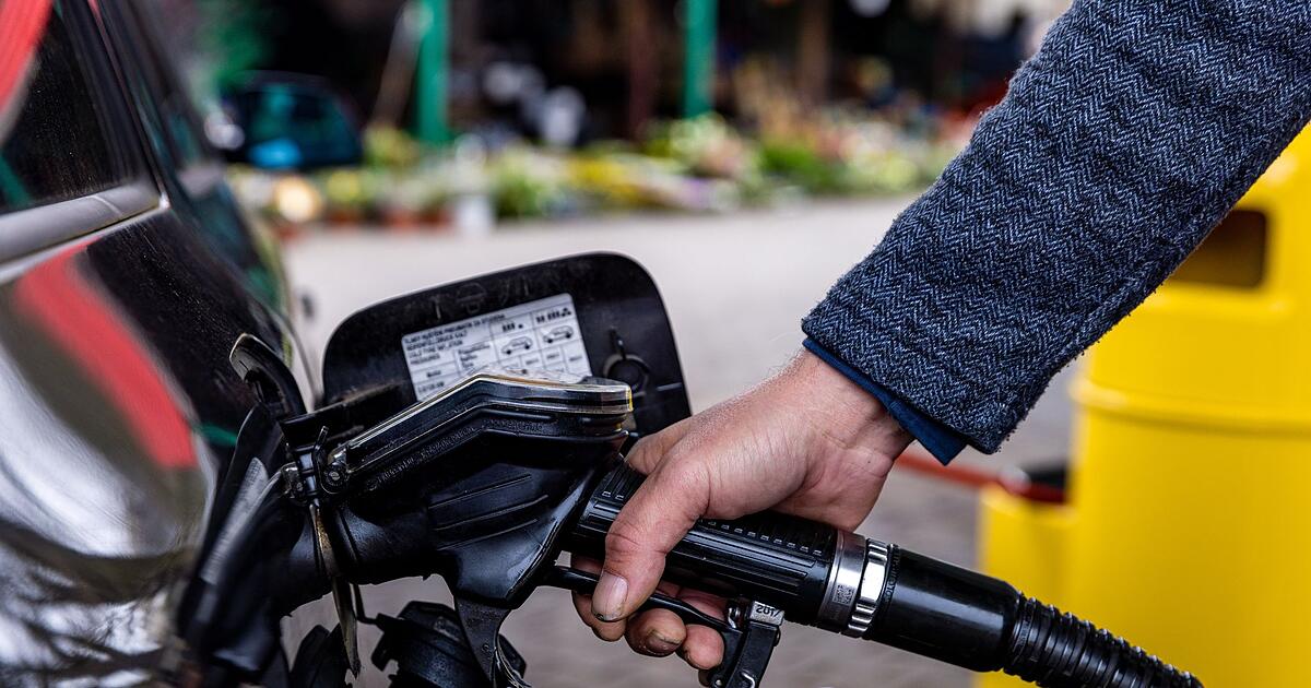12-Uhr-Regel an der Tankstelle begünstigt Mineralölkonzerne - laut Studie