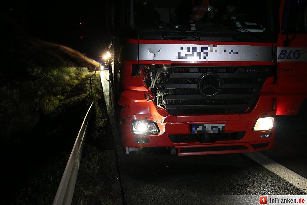 Fußgänger auf A93 von Lkw erfasst