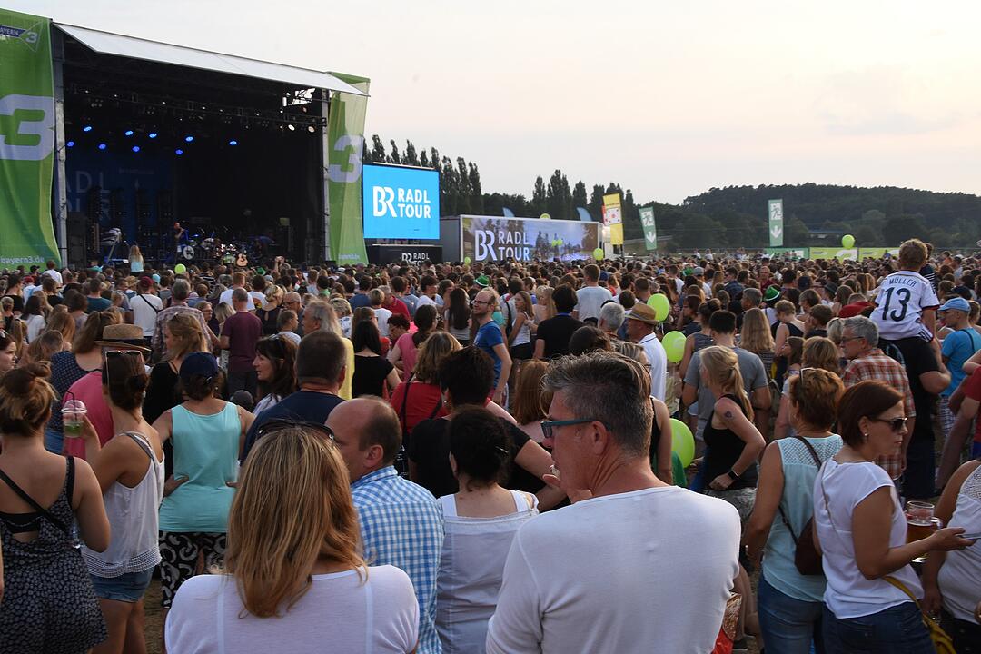 Wincent Weiss spielt kostenloses Konzert in Baiersdorf - BR-Radltour 2018