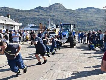 Das Kronacher THW-Team belegte beim "Traktor-Pulling" einen glänzenden zweiten Platz. Foto: privat