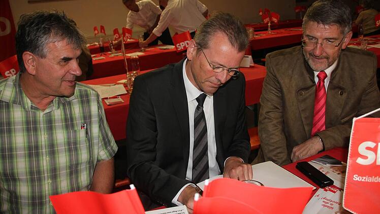 Ulrich Maly (Mitte) mit Joachim Beez (links) und dem Coburger Landrat Michael Busch Foto: Veronika Schadeck