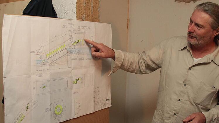Ein neues Kraftwerk soll gebaut werden: Jürgen Oberhauser erklärt die Pläne. Foto: Jürgen Gärtner