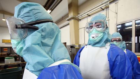 Bundeswehr bildet mögliche Ebola-Helfer aus