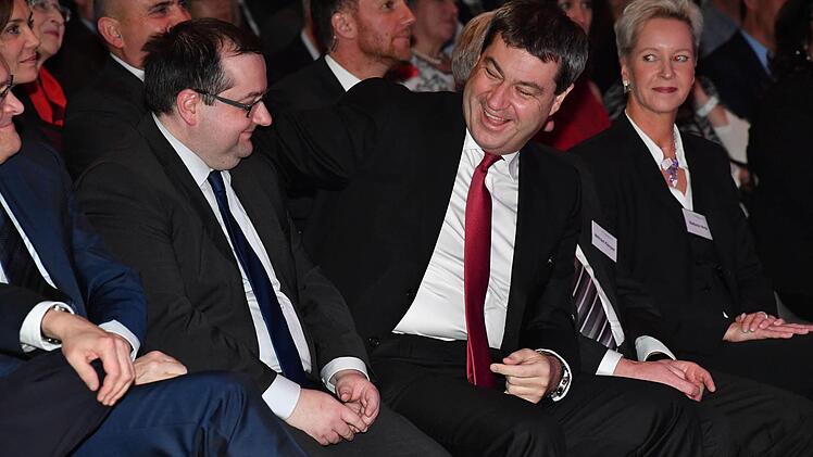 Söders unter sich: Bürgermeister Thomas (l.) freut sich über den Besuch von Staatsminister Markus (r.). Der scherzt: "Wir sind nicht verwandt und auch keine Zwillinge - er sieht besser aus, das ist so!"  Foto: Ronald Rinklef