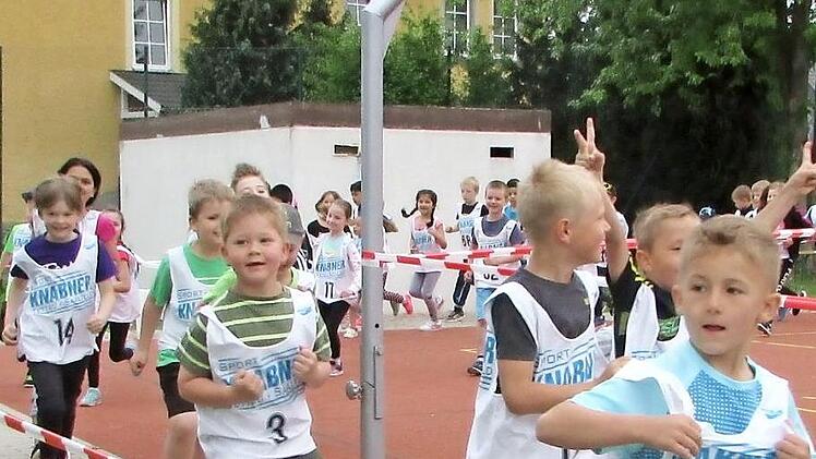 Über 220 Schüler nahmen am Sport-Aktionstag der GS Pressig teil.  Foto: Karl-Heinz Hofmann