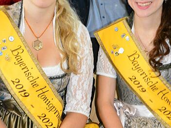 Die Bayerische Honigkönigin Katharina II und die Honigprinzessin Alexandra waren zu Gast beim Honigfest.Arthur Stollberger