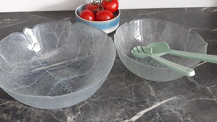 Darf in deutschen Küchen nicht fehlen: Glasschüssel in Blattform