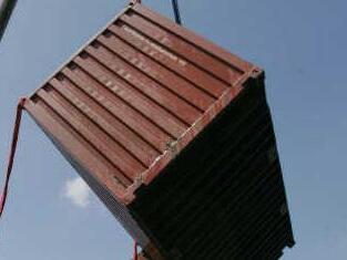 Solch ein Übersee-Container, wie man ihn sonst nur in Häfen sieht, darf am südlichen Ortsrand von Kirchlauter "vor Anker "gehen. Der Gemeinderat stimmte zu, machte allerdings Auflagen. Foto: Archiv