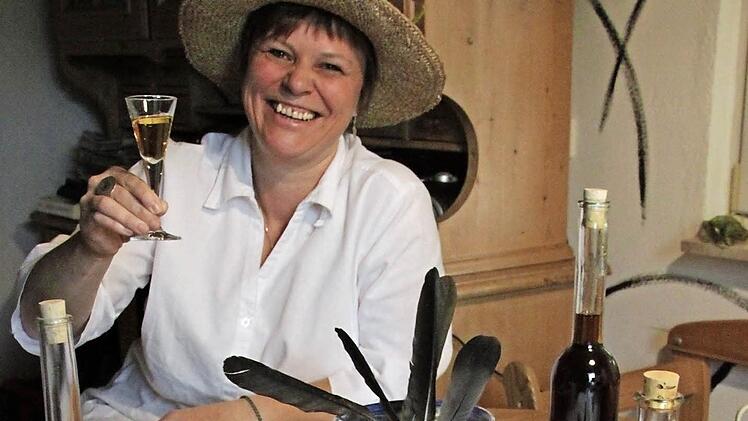 Kräuter-Expertin Kathrin Lunz ist mit der Natur auf Du und Du .