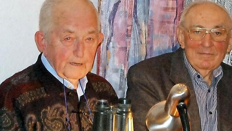 Die Zeitzeugen Leo Herbst (links) und Georg Würstlein erinnerten an die Hitlerzeit und das Kriegsende in Bad Staffelstein. Foto: Andreas Welz
