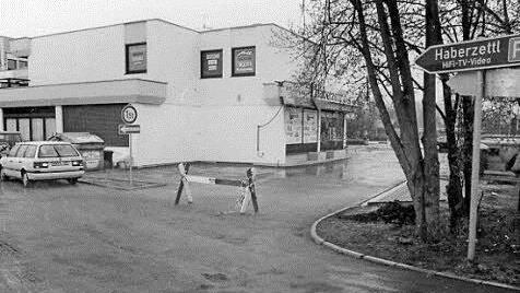 Abschnitt 1: Radio Haberzettl (hier im Jahr 1994) ist Vergangenheit.