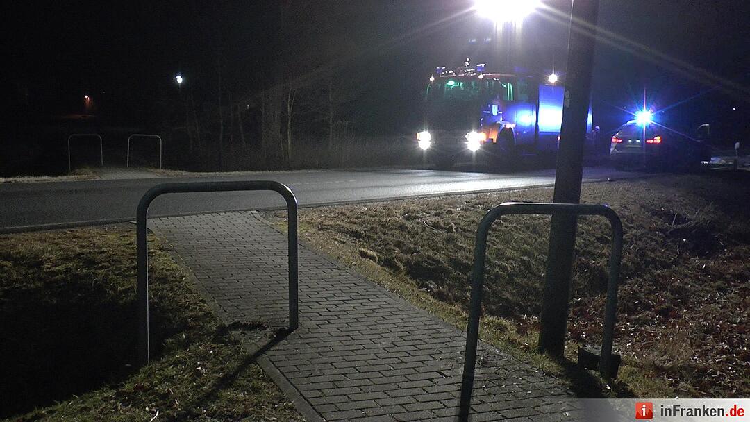 Tödlicher Unfall im Kreis Rhön-Grabfeld: 76-Jähriger Fußgänger von Auto erfasst