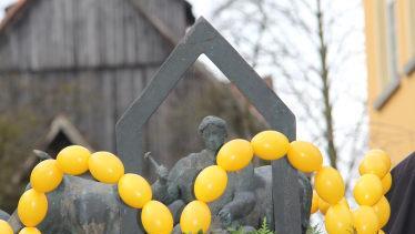 Detail des Osterbrunnens in Gro&szlig;garnstadt Foto: Alexandra Kemnitzer