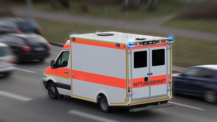 Fahrzeug überschlagen: Nach einem Unfall in Oberfranken wurde eine Autofahrerin ins Krankenhaus gebracht. Symbolfoto: simkoe/Adobe Stock